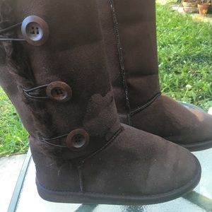 Brown warm boots
